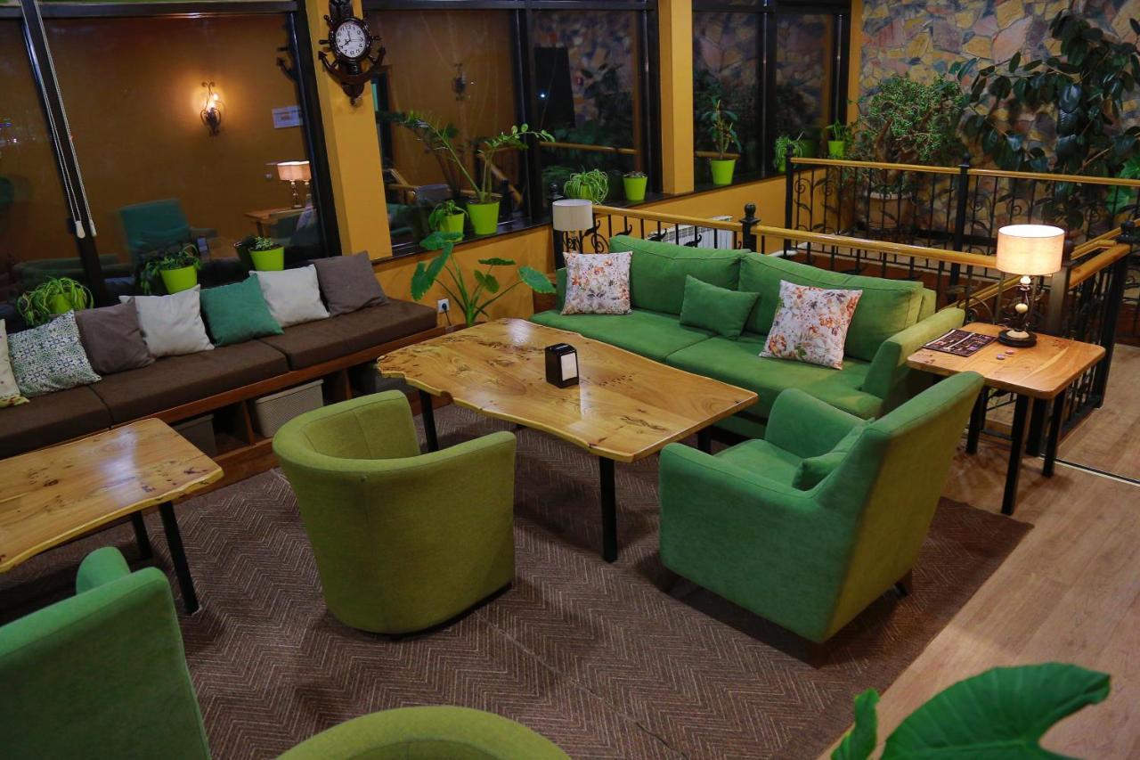 Madanur Hotel คาราโคล ภายนอก รูปภาพ